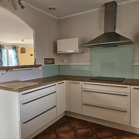 La Garrigue - Maison Avec Piscine 20min D'avignon Ferienhaus *