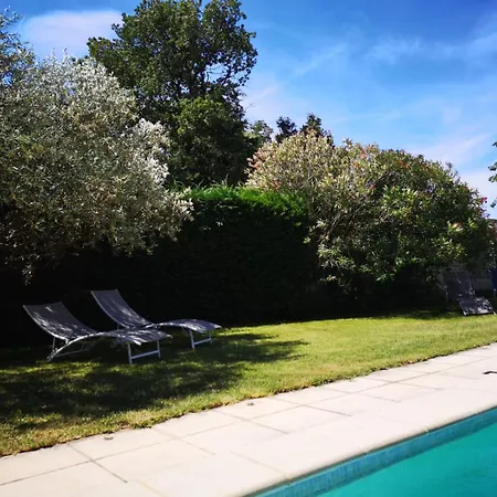 La Garrigue - Maison Avec Piscine 20min D'avignon Ferienhaus