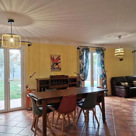 Ferienhaus La Garrigue - Maison Avec Piscine 20min D'avignon *